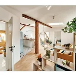 Sunny Apartment At The Heart Of Old Town